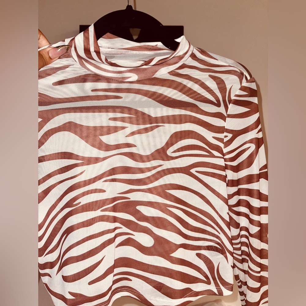 PrettyLittleThing Mesh Top Size Large - Very Stretchy Material